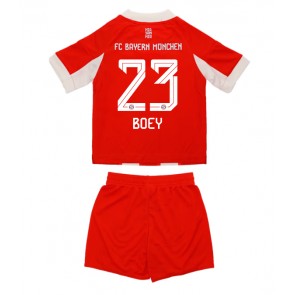 Bayern Munich Sacha Boey #23 Dětské Domácí Dres 2025-26 Krátký Rukáv (+ trenýrky)