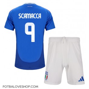 Itálie Gianluca Scamacca #9 Dětské Domácí Dres ME 2024 Krátký Rukáv (+ trenýrky)