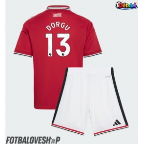Manchester United Patrick Dorgu #13 Dětské Domácí Dres 2026-27 Krátký Rukáv (+ trenýrky)