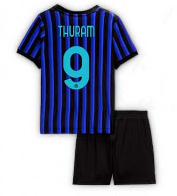 Inter Milan Marcus Thuram #9 Dětské Domácí Dres 2025-26 Krátký Rukáv (+ trenýrky) Inter Milan Marcus Thuram #9 Dětské Domácí Dres 2025-26 Krátký Rukáv (+ trenýrky)