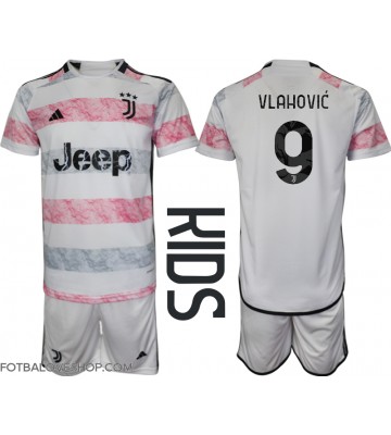 Juventus Dusan Vlahovic #9 Dětské Venkovní Dres 2023-24 Krátký Rukáv (+ trenýrky)
